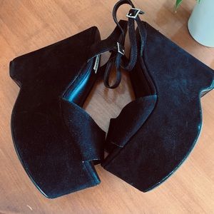 Steve Madden Black Suede Platform Sandals